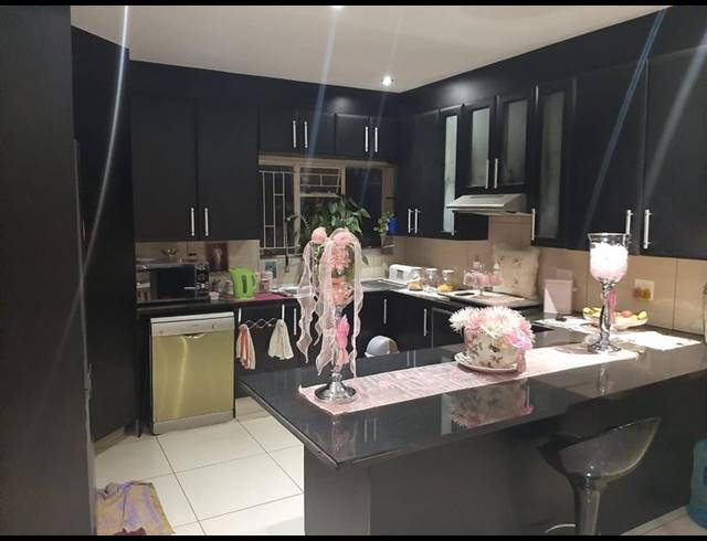 5 BEDROOM HOUSE FOR SALE IN LINMEYER